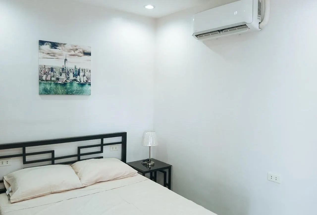 Davao City Kris And Frans Inn מלון